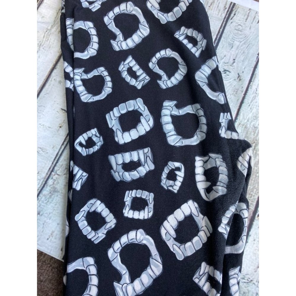 Lularoe Halloween Vampire Teeth OS